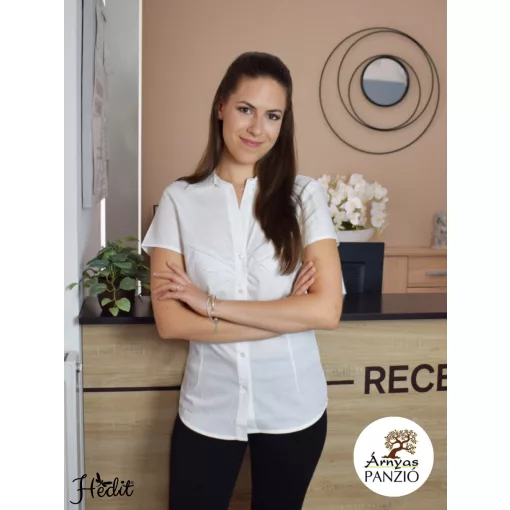 Fehér, rövidujjú blúz